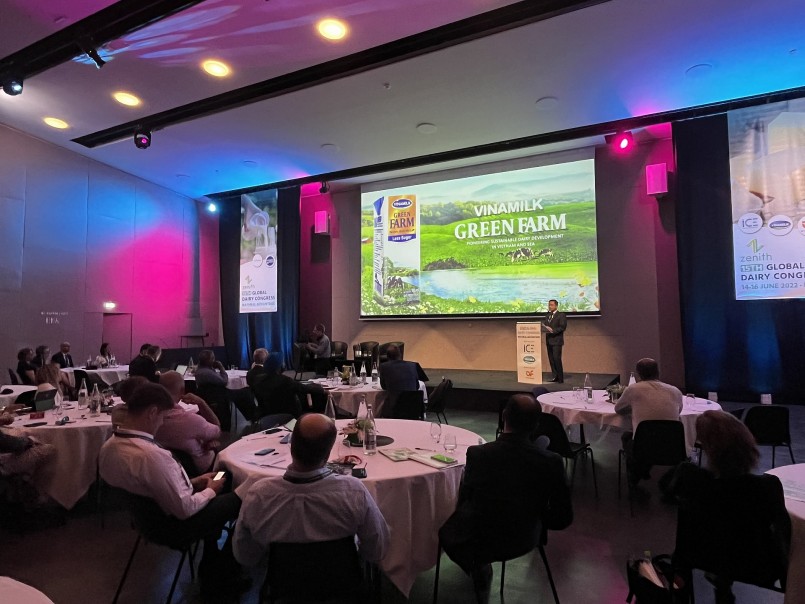  Ông Nguyễn Quang Trí – Giám đốc Điều hành Marketing chia sẻ về câu chuyện của “Green Farm” tại hội nghị