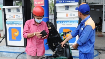 Giá xăng dự báo chạm mốc 33.000 đồng/lít