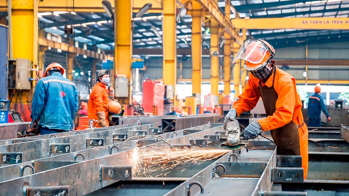 Sản xuất công nghiệp tăng cao