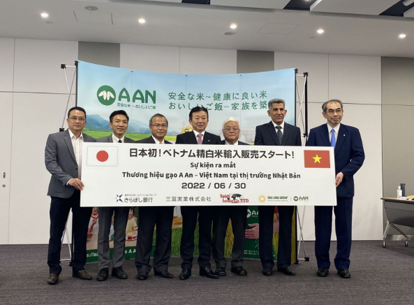 Gạo Việt Nam lần đầu tiên được bày bán trên thị trường Nhật Bản