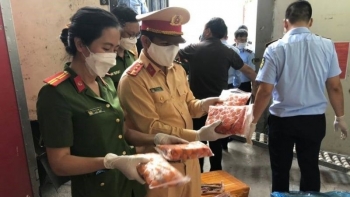 Hà Nội: Bắt giữ 10 tấn cánh gà, nầm lợn, râu bạch tuộc đã bốc mùi hôi thối