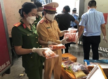 Hà Nội: Bắt giữ 10 tấn cánh gà, nầm lợn, râu bạch tuộc đã bốc mùi hôi thối