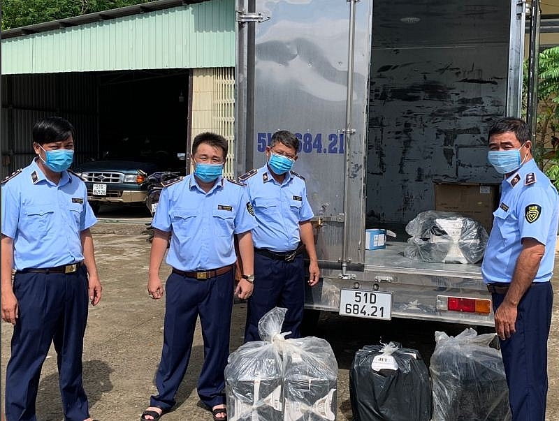 Phương tiện ô tô tải vận chuyển 1.490 bao thuốc lá điếu nhập lậu bị tạm giữ ngày 5/7