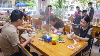 Từ 00h ngày 13/7, Hà Nội dừng quán cắt tóc, gội đầu, cửa hàng ăn uống tại chỗ