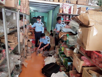 Lai Châu: Tạm giữ phụ tùng xe máy có dấu hiệu giả mạo nhãn hiệu hàng hóa
