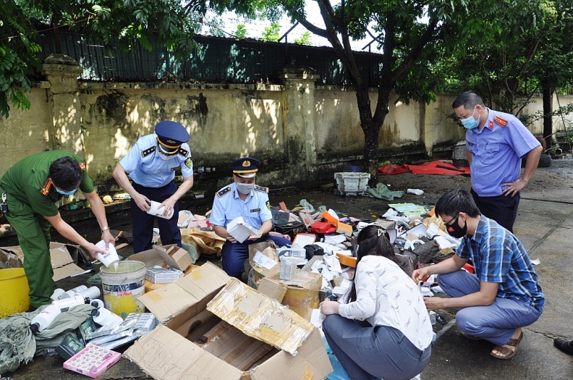 Tiêu hủy toàn bộ tang vật theo quy định pháp luật, đảm bảo vệ sinh môi trường Tiêu hủy toàn bộ tang vật theo quy định pháp luật, đảm bảo vệ sinh môi trường