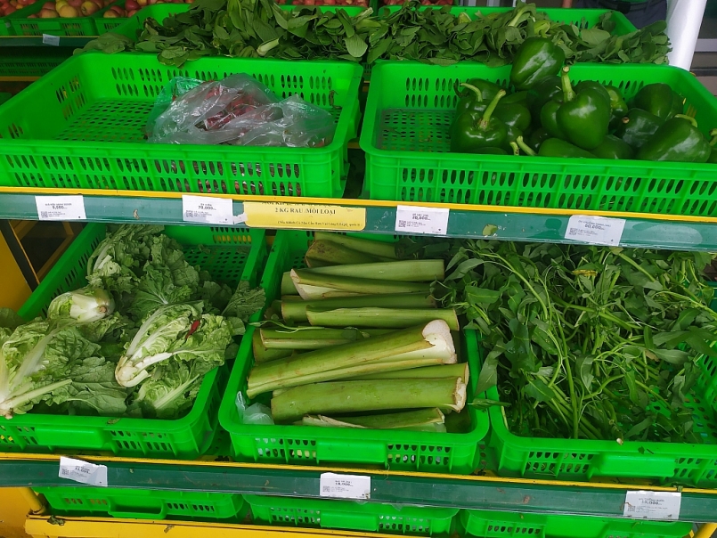 Tại thời điểm kiểm tra, hàng hóa dồi dào, người dân mua sắm thực hiện nghiêm các quy định phòng chống dịch