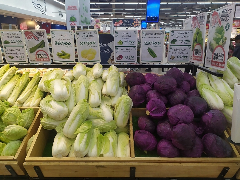 Tại BigC Đồng Nai  hàng hóa sẵn sàng phục vụ nhu cầu mua sắm của người dân, tuy nhiên lượng người mua sắm không lớn