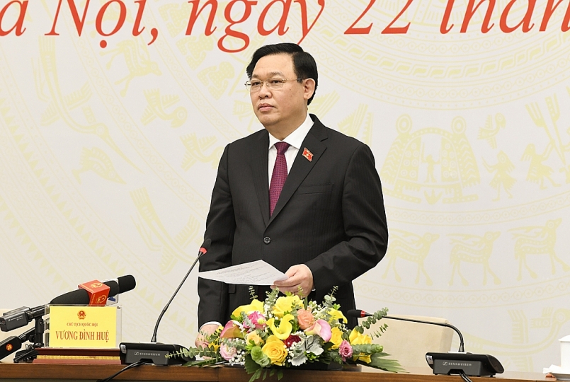 Chủ tịch Quốc hội Vương Đình Huệ phát biểu tại cuộc gặp mặt.