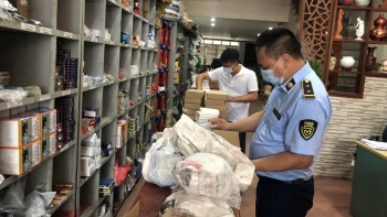 Lạng Sơn: Tạm giữ nhiều linh kiện, phụ tùng xe máy có dấu hiệu giả mạo nhãn hiệu Honda, Yamaha