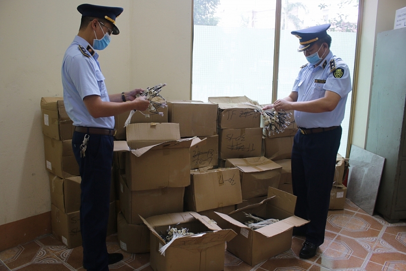 Hơn 12.000 chiếc đèn đui các loại do nước ngoài sản xuất đang trên đường đi tiêu thụ