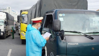 Không kiểm tra xe chở hàng thiết yếu, lương thực, thực phẩm phục vụ vùng có dịch COVID-19