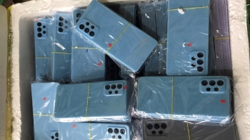 Lạng Sơn: Ngăn chặn 39.000 ốp điện thoại có dấu hiệu giả mạo nhãn hiệu Samsung