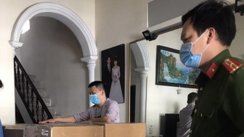 Nghệ An: Liên tiếp phát hiện hàng nghìn dụng cụ test nhanh Covid-19 không có giấy tờ hợp pháp