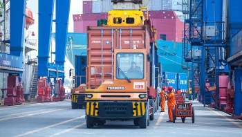 Bộ Công Thương đề nghị ưu tiên tiêm vaccine cho lao động vận tải và logistics