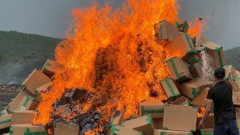 Quảng Ninh: Tiêu hủy gần 1.000 kiện thuốc lá điếu không còn giá trị sử dụng