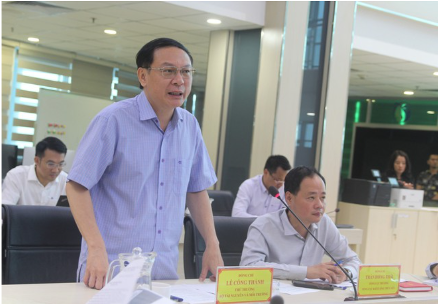 Thứ trưởng Lê Công Thành đề nghị cơ quan dự báo không mất cảnh giác, theo dõi chặt chẽ diễn biến Bão số 1 Thứ trưởng Lê Công Thành đề nghị cơ quan dự báo không mất cảnh giác, theo dõi chặt chẽ diễn biến Bão số 1