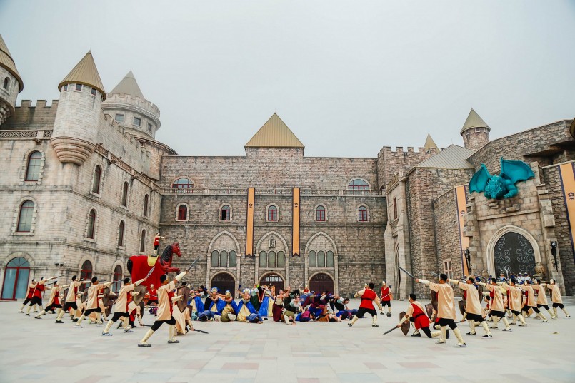 Show diễn “Trận chiến ở Vương quốc Mặt trăng” tại Sun World Ba Na Hills