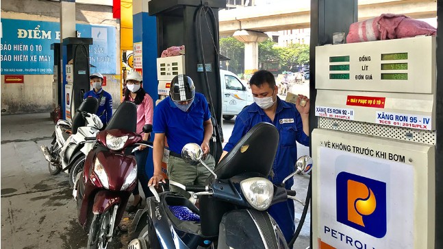 Giá xăng giảm từ 110 - 410 đồng/lít