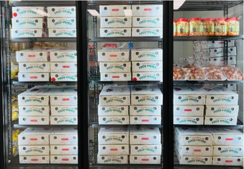 Vải tươi Ưu Đàm đi máy bay được bày bán và bảo quản cẩn thận trong tủ mát tại thành phố Melbourne