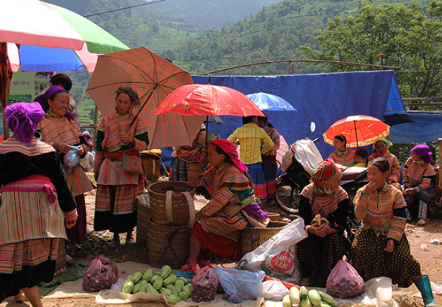 Review Sapa: Chợ phiên Cán Cấu – Nét văn hóa của Sapa