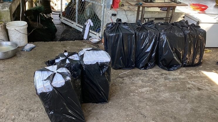 An Giang: Bắt giữ hàng nghìn bao thuốc lá lậu tập kết trong nhà dân