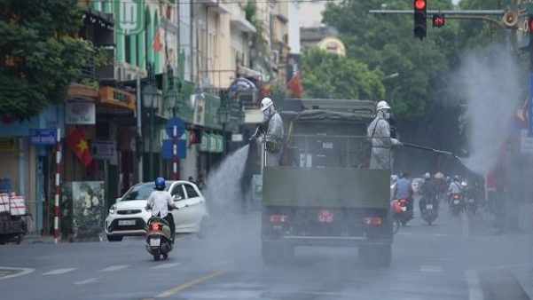 Bộ Y tế đề nghị không phun khử khuẩn ngoài trời, không phun vào người