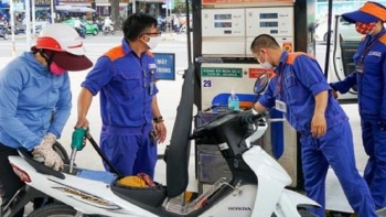 Giá xăng dầu tăng hay giảm vào ngày mai (11/8)?