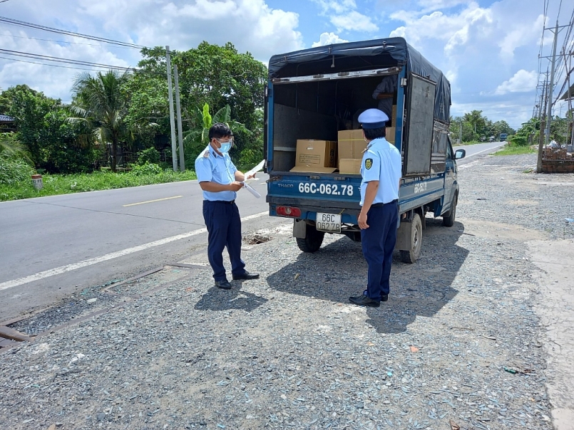 Đội QLTT số 5 khám phương tiện vận tải