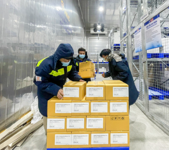 Thêm hơn 1,1 triệu liều vaccine AstraZeneca cho các tỉnh phía Nam