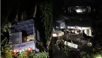 An Giang: Lái xe chở 6.000 bao thuốc lá ngoại nhập lậu lao xuống kênh để bỏ trốn