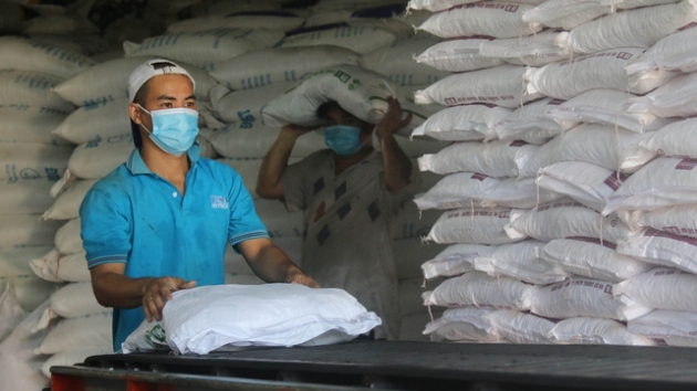 Xuất hơn 130.000 tấn gạo hỗ trợ người dân gặp khó khăn do dịch COVID-19