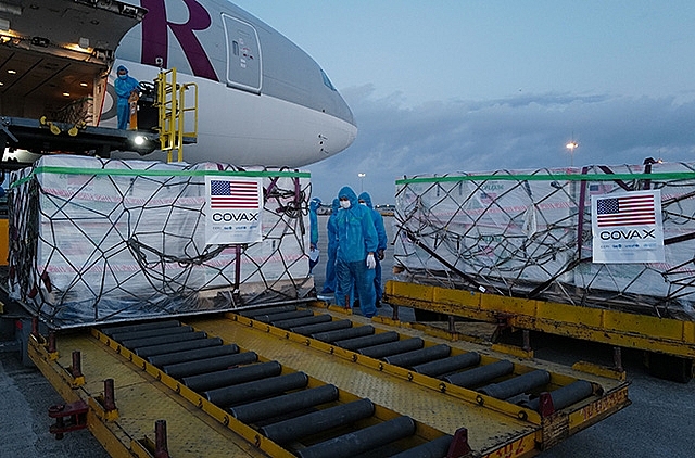 Vaccine phòng COVID-19 về Việt Nam từ nguồn hỗ trợ của COVAX Facility.