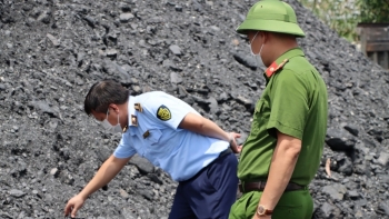 Phát hiện hàng chục nghìn tấn than không rõ nguồn gốc