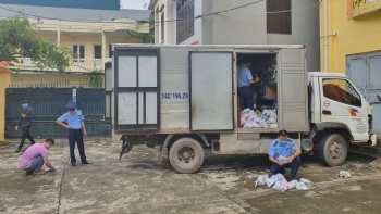 QLTT Quảng Ninh phát hiện lượng lớn thiết bị vệ sinh có dấu hiệu giả nhãn hiệu Caesar