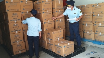 Bình Dương: Phát hiện 13.200 gói Khăn rút có dấu hiệu giả nhãn hiệu “Vietnam Airlines”