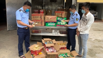 Ngăn chặn kịp thời 2 vụ vận chuyển bánh trung thu không rõ nguồn gốc xuất xứ