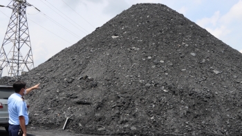 Khởi tố 12 đối tượng trong vụ mua bán trái phép hàng triệu tấn than