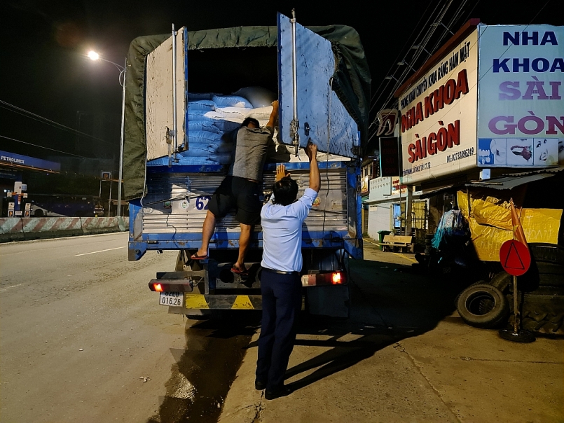 Số lượng 20 tấn hạt nhựa được vận chuyển trên xe “luồng xanh”