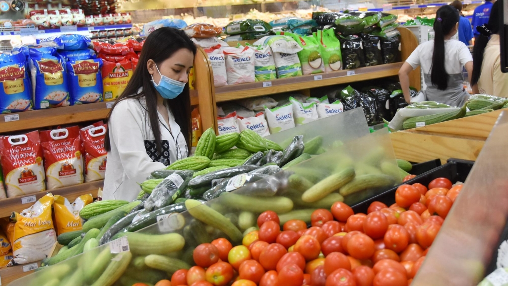 Tổng mức bán lẻ hàng hóa và doanh thu dịch vụ tiêu dùng tháng 8 giảm mạnh