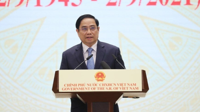 Việt Nam lấy con người là trung tâm, chủ thể, là nguồn lực chủ yếu và mục tiêu của sự phát triển