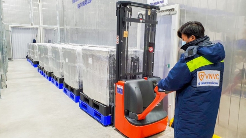 Thêm hơn 2 triệu liều vaccine AstraZeneca về đến Việt Nam