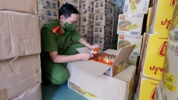 Bắt quả tang xe tải luồng xanh vận chuyển hàng lậu