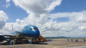 Chuyến bay đầu tiên thí điểm hộ chiếu “vắc xin” đã hạ cánh tại sân bay Vân Đồn