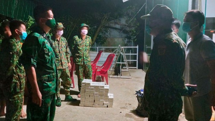 Long An: Bắt giữ 1.000 gói thuốc lá ngoại nhập lậu