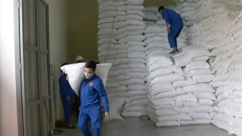 Xuất cấp gạo và hàng dự trữ cho 3 tỉnh phòng, chống dịch COVID-19