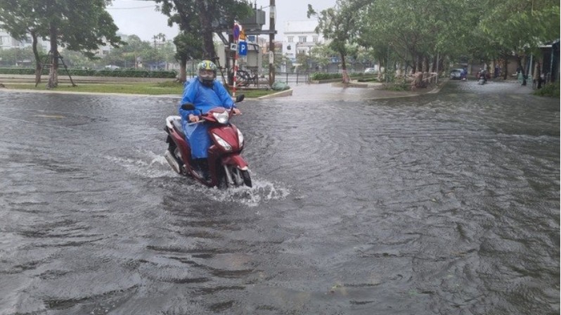 Áp thấp nhiệt đới gây mưa to đến rất to từ Quảng Trị đến Quảng Ngãi