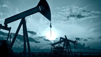 Giá xăng dầu hôm nay 20/9: Lao dốc