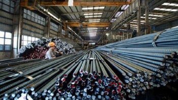 Tiêu thụ thép trong nước chạm đáy, xuất khẩu tăng vọt