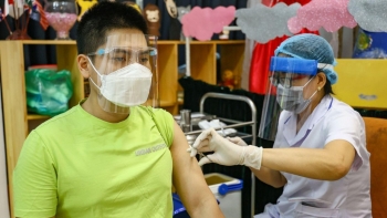 Thủ tướng yêu cầu không thu phí trong tiêm vaccine phòng COVID-19